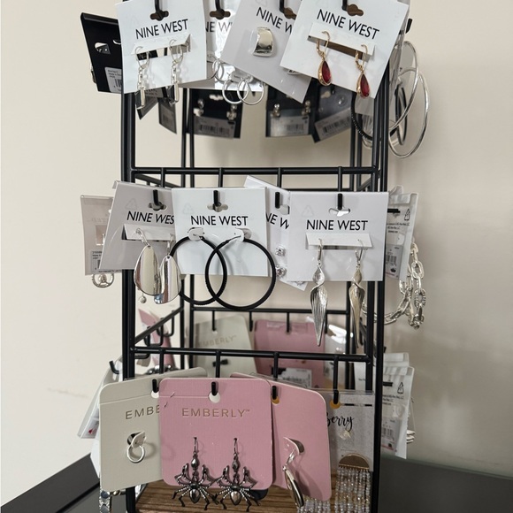 Earring Collection - Picture 5 of 8